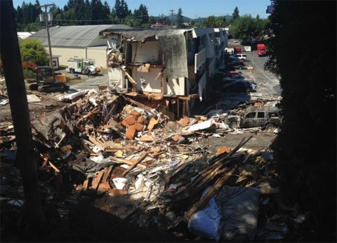 felrobbant szálloda (Array)