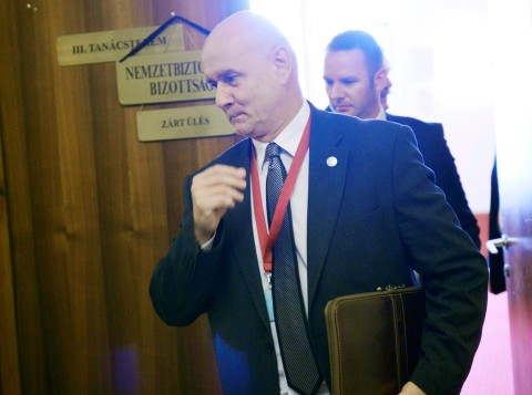 göbölös lászló (Array)