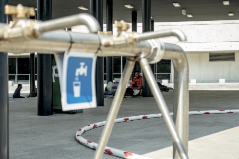 menekült tranzit zóna (Array)