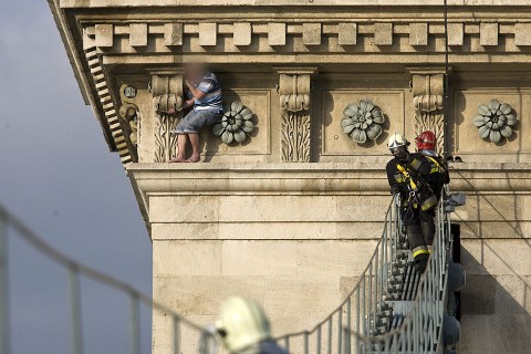 öngyilkosság (Array)