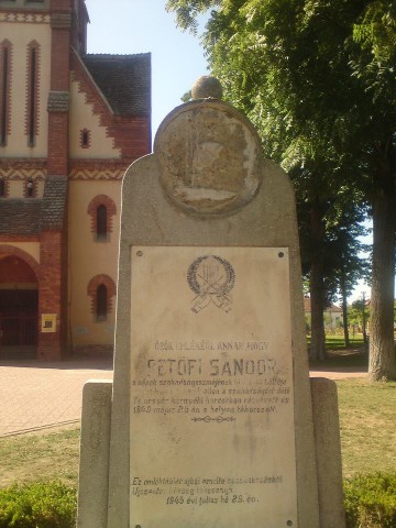 petofi-emlekmu-megorngalva(210x140).jpg (Array)