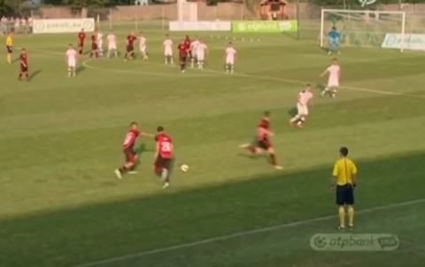 röhejes szabadrúgás (Array)