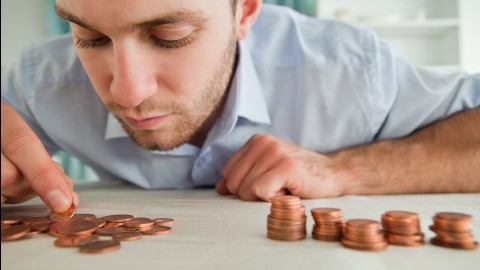 spórol, gyűjt, takarékoskodik, előtakarékoskodás, pénz (Array)