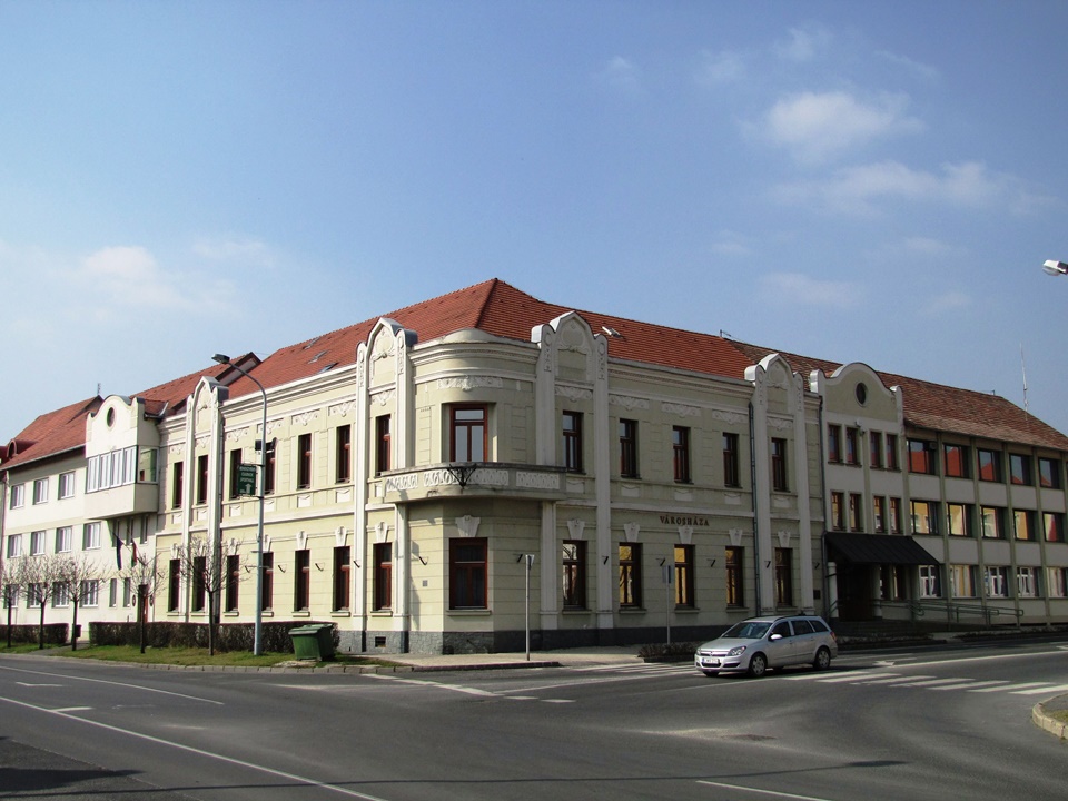 tapolca városháza (Array)
