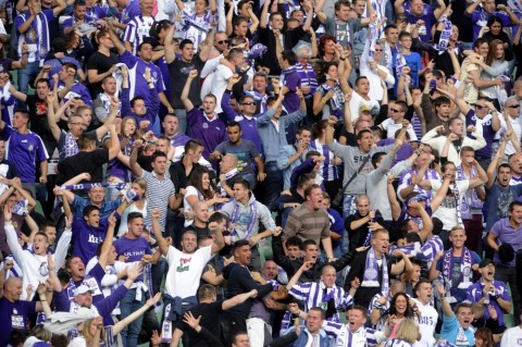 újpesti szurkolók (Array)