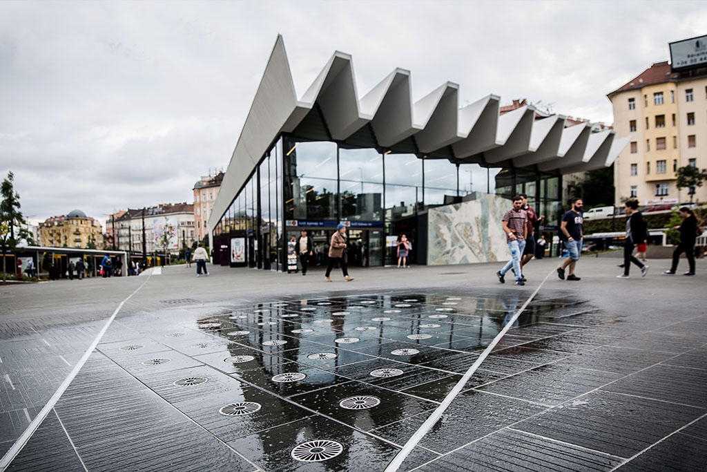 Ítéletidő: a monokinis lányokat elmosta a Duna 10 Budapest tél 01 1