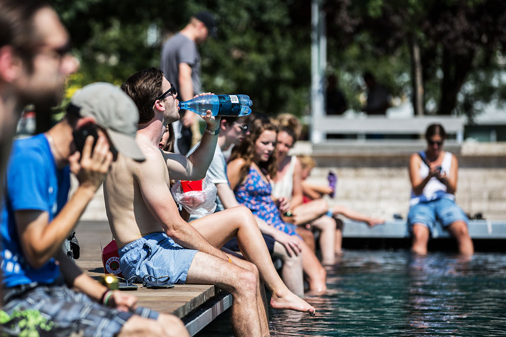 Ítéletidő: a monokinis lányokat elmosta a Duna 3 Budapest tél 01 1