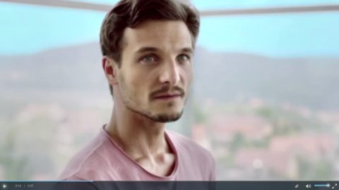 őrült fiú a Film+ promójából