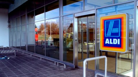 Az ALDI bejárata. MTI-fotó: Balaton József