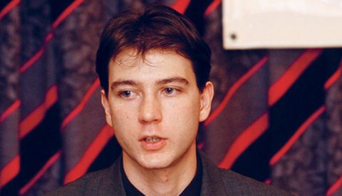 Papp Dániel Budapest, 2003. október 24. Párttá alakuló gyűlését tartotta a Jobbik Magyarország Mozgalom, Budapesten. A Fidesz minden érdeme mellett pragmatikus liberális pártként csak retorikájában képes a nemzetpolitikai célokat képviselni, az MSZP-SZDSZ-kormány tönkretette a gazdaságot, a vidéket, ezért szükség van egy nemzeti keresztény értékeket radikálisan képviselő erőre - indokolták a zászlóbontást. Az új párt a 2006-os választásokon már indulni kíván, s arra az 500 ezer szavazóra számítanak, akik a nemzeti stratégiai kérdésekre várnak választ, és nincs politikai képviseletük. A képen: Papp Dániel médiareferens. MTI Fotó: Rózsahegyi Tibor