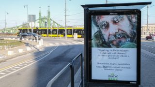 hajléktalanokat segítő plakát Budapesten