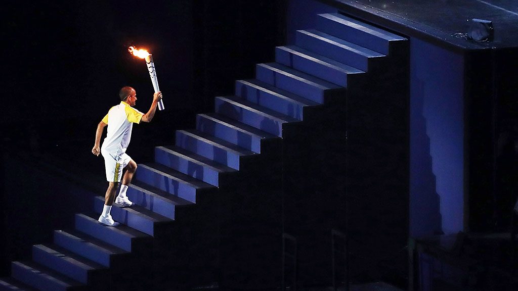 Λέγεται ότι έτρεξαν από τον ελληνικό ναό στο Felcsút με την Ολυμπιακή φλόγα
