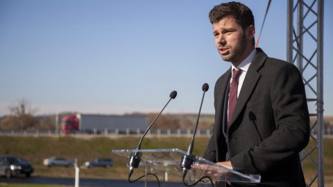 Zalalövõ, 2016. november 10. Loppert Dániel, a Nemzeti Infrastruktúra Fejlesztõ Zrt. (NIF) kommunikációs igazgatója beszédet mond a 86-os fõút Zalalövõt elkerülõ szakaszának avatásán 2016. november 10-én. MTI Fotó: Varga György