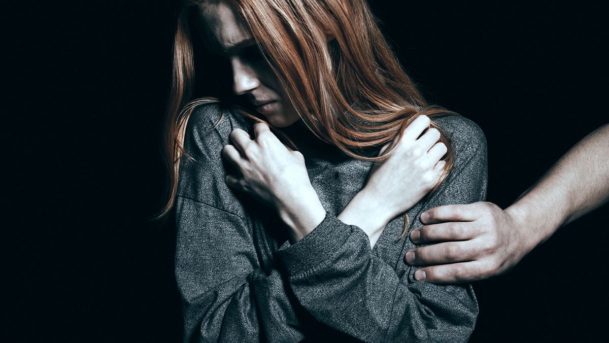 Apám minden éjjel meghág, de hát ez a törvény | 24.hu