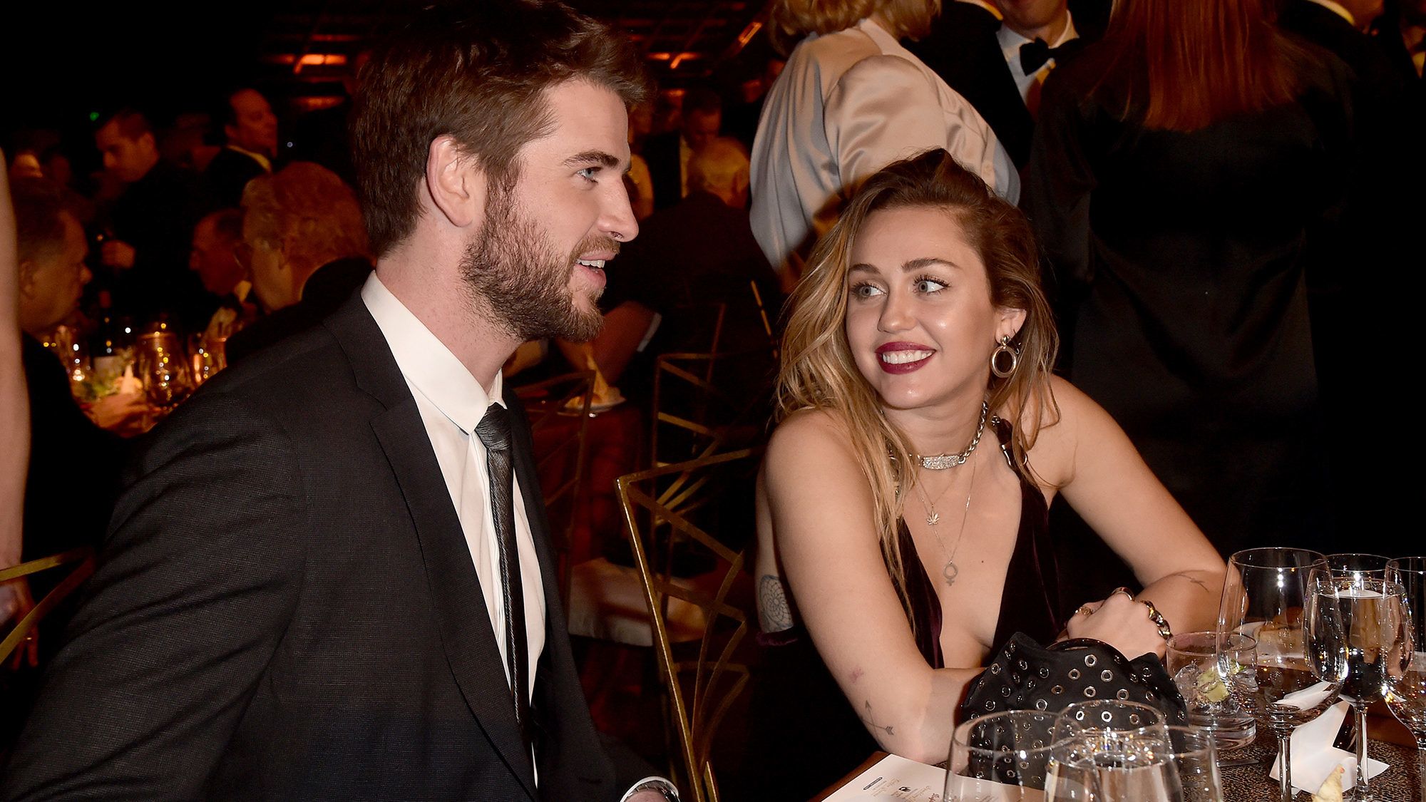 Miley Cyrus és Liam Hemsworth esküvőjük óta először mutatkoztak nyilvánosan  | 24.hu
