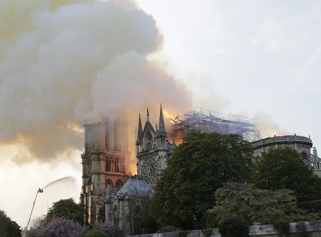 Galéria a lángokban álló Notre-Dame-ról 8