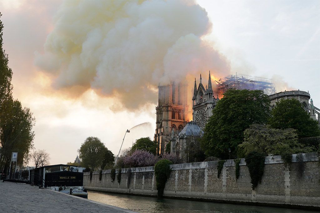 Galéria a lángokban álló Notre-Dame-ról 10