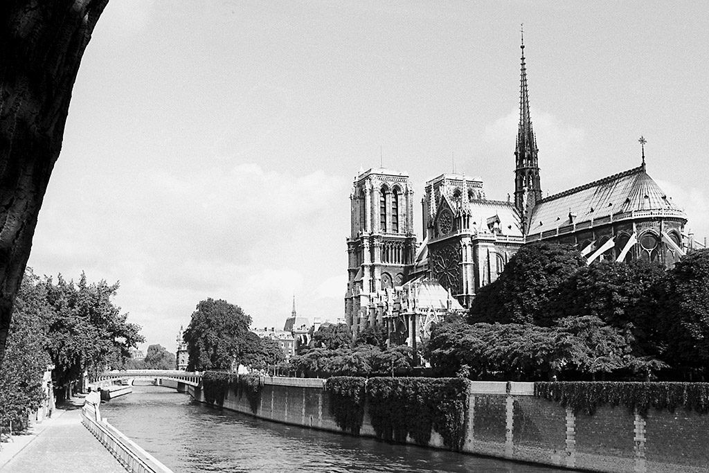 Galéria a lángokban álló Notre-Dame-ról 9