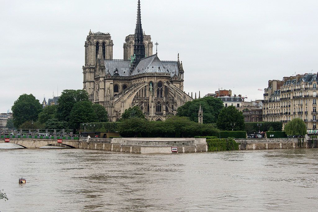 Galéria a lángokban álló Notre-Dame-ról 3