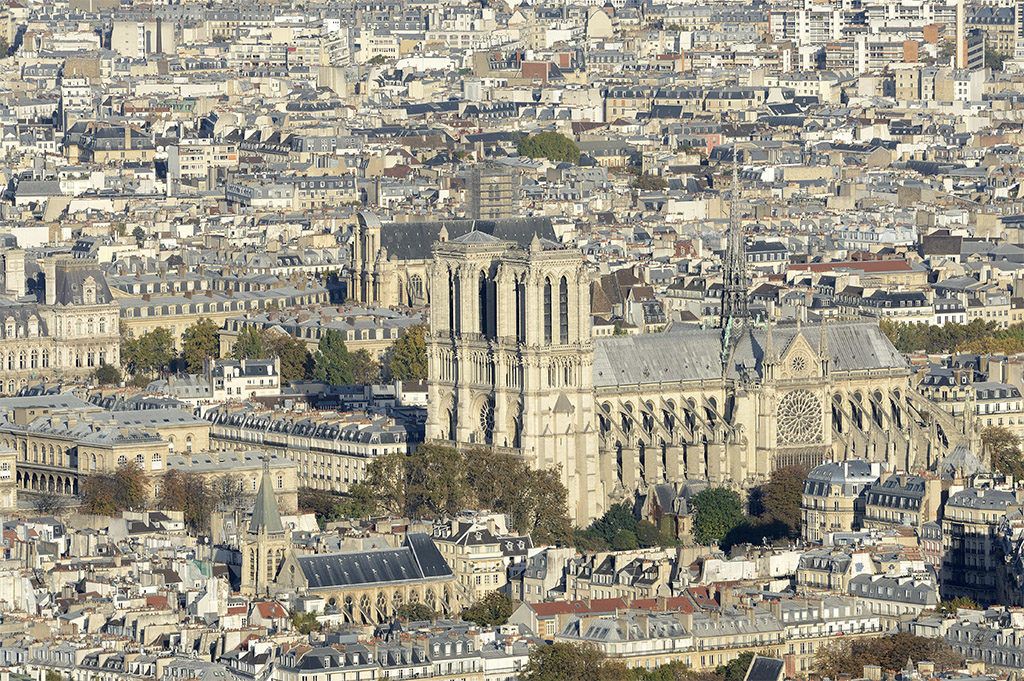Galéria a lángokban álló Notre-Dame-ról 1