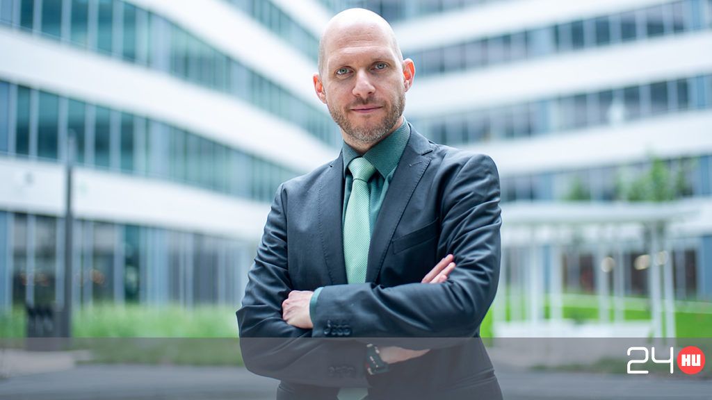 Meg kell tanulnia az embereknek, hogy tevékenységüket elemzik