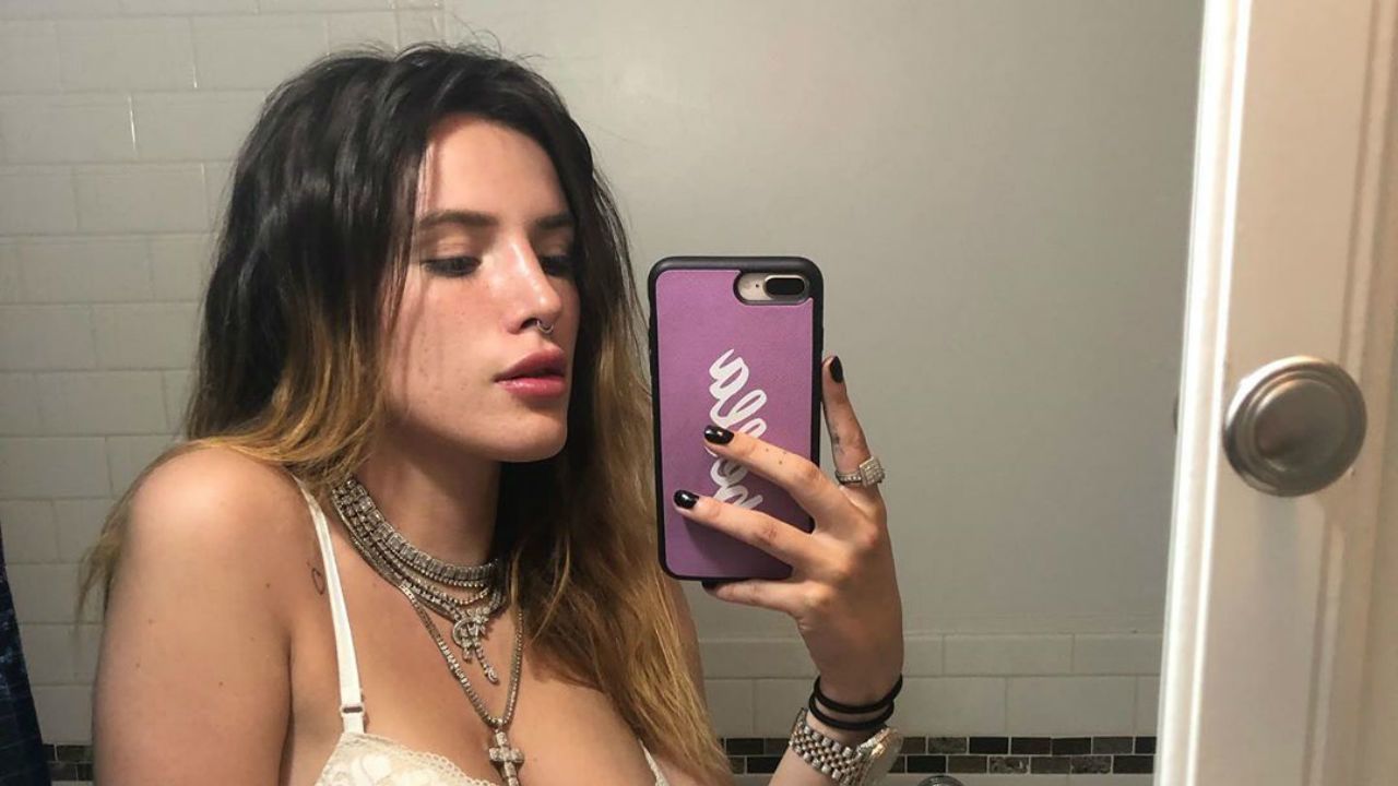 Bella Thorne-t megzsarolták meztelen fotóival, ezért inkább ő maga tette  közzé azokat | 24.hu