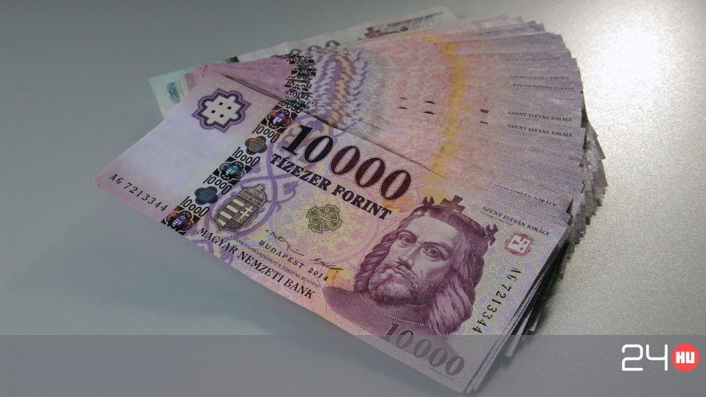 Havi 50 ezres béremelést kapnak az önkormányzati dolgozók