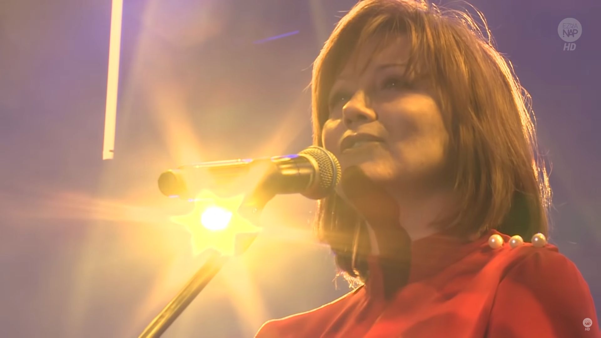 Bayer Friderika Te csak egy árucikk vagy, mint a tejföl a közértben