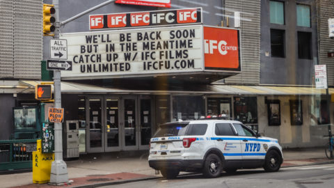 Bezárt mozi New Yorkban