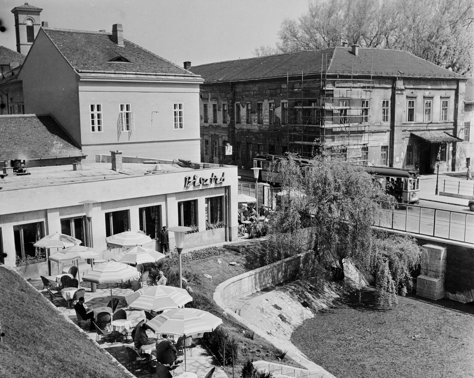 A bisztró képe 1962-ben, egy évvel a megnyitás után.