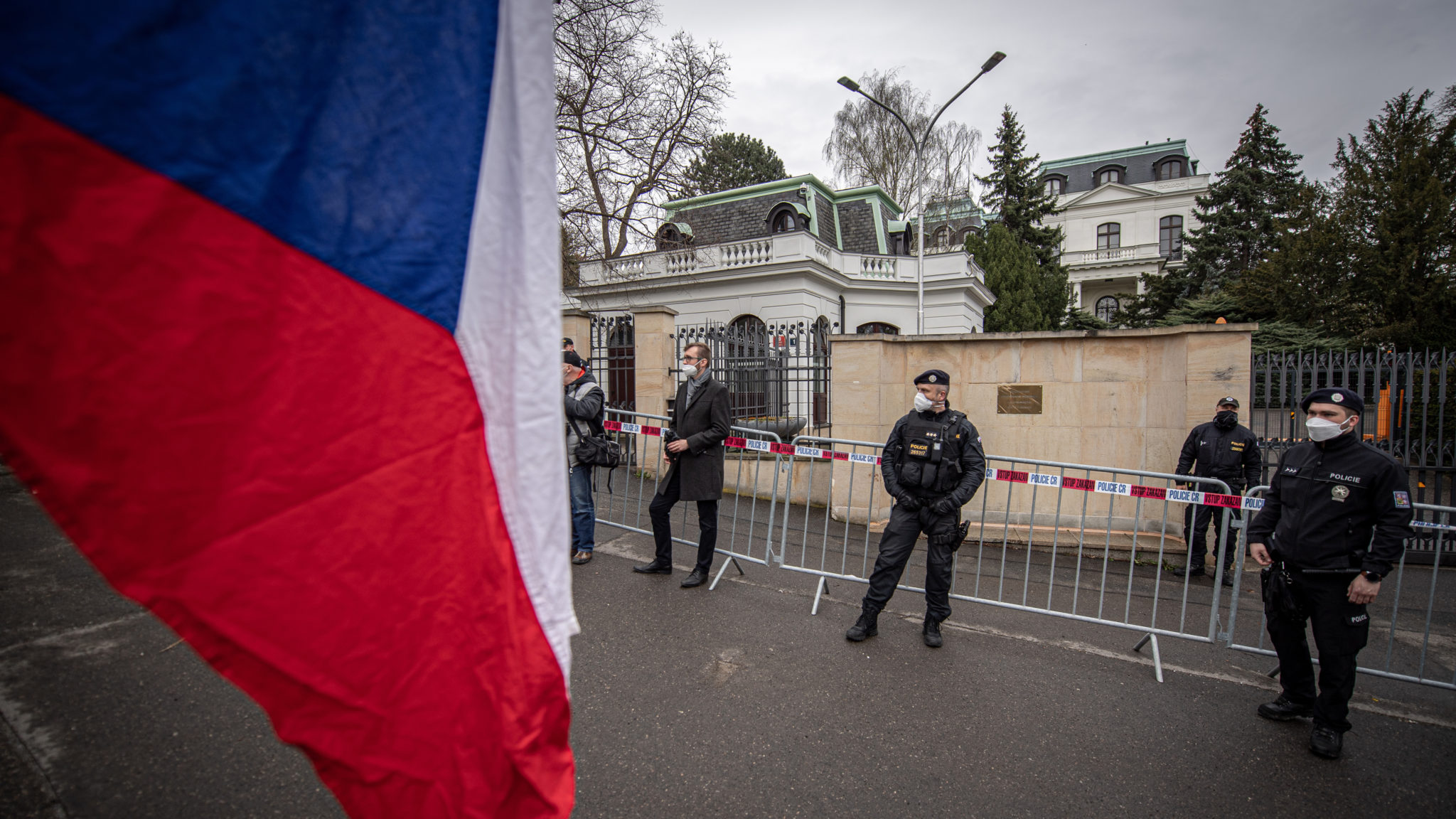 Отношение с чехословакией. Посольство России в Чехии. Russian Embassy Венгрия. Россия и Чехия отношения. Русская служба в Праге.