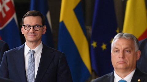 Odasóz a lengyeleknek a bíróságok miatt az Európai Bizottság