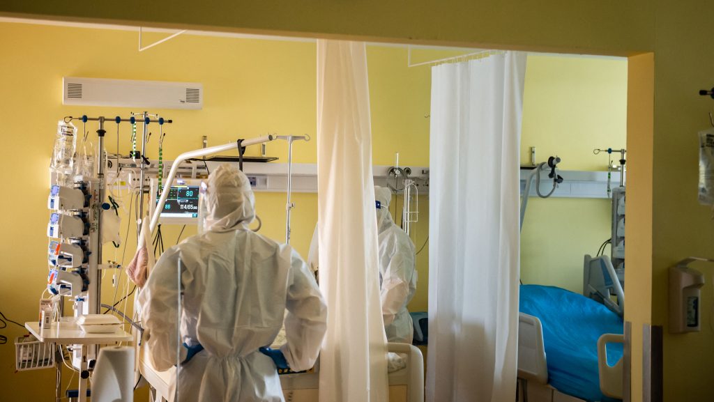 A kassai kórházban már az orvosoknak kell dönteni, ki kerülhet lélegeztetőgépre
