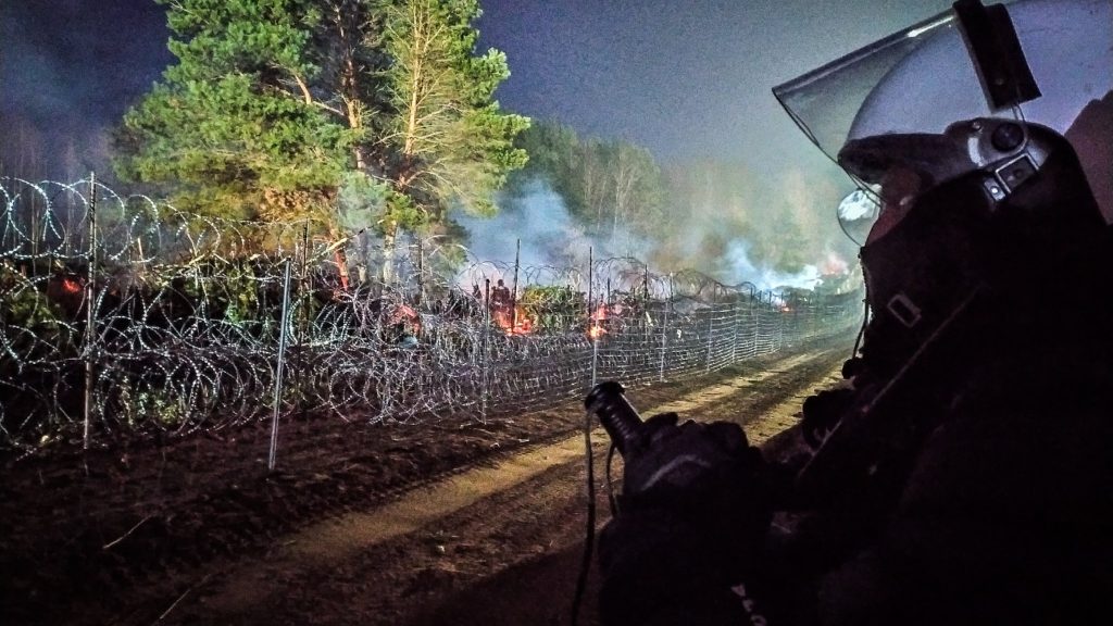 Lengyel határőrség: stroboszkóppal vakították el a katonákat