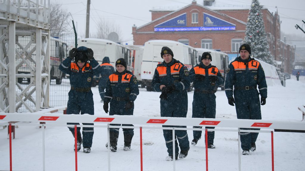 Bányarobbanás: hetvenöt szénbányász rekedt a föld alatt Oroszországban