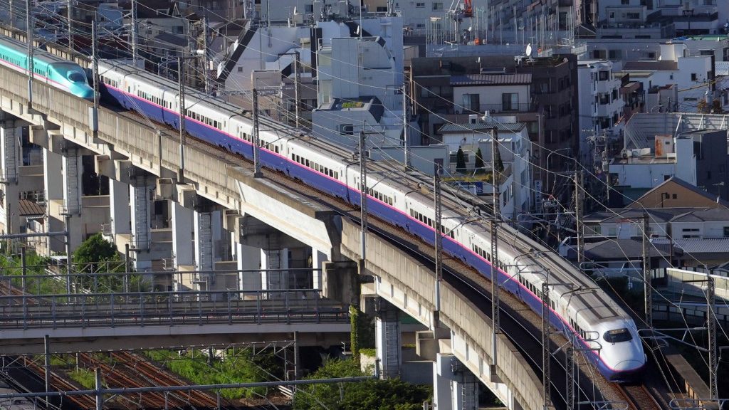 Milliós kártérítést követel a japán mozdonyvezető, akit 120 forintnyi büntetésre sújtottak két perc késésért