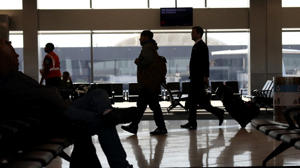 Pánik tört ki az atlantai reptéren, miután véletlenül elsült az egyik utas lőfegyvere
