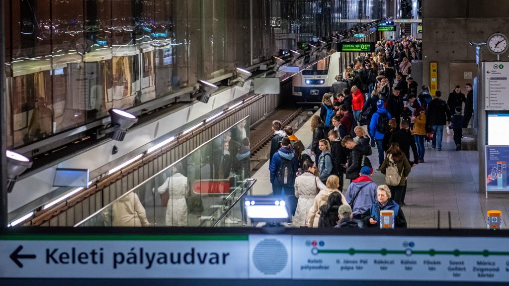 MÁV-bérlettel is lehet használni a 4-es metrót december 11-ig