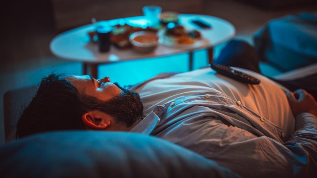Feledékeny és kúsznak fel a kilók: alváshiány is okozhatja