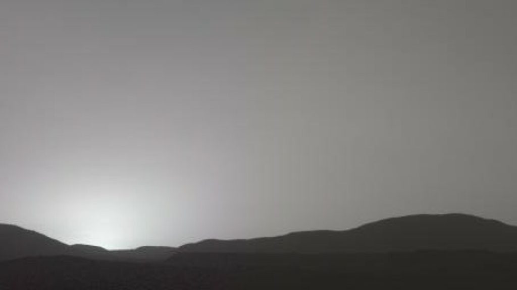 Kísérteties naplementét örökítettek meg a Marson