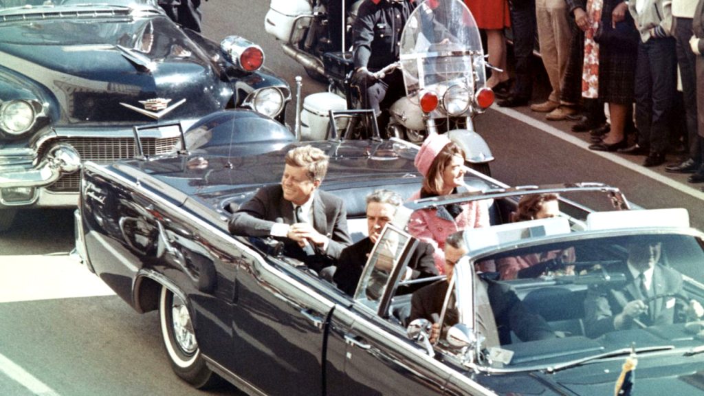 Két lövés érte Kennedy elnököt