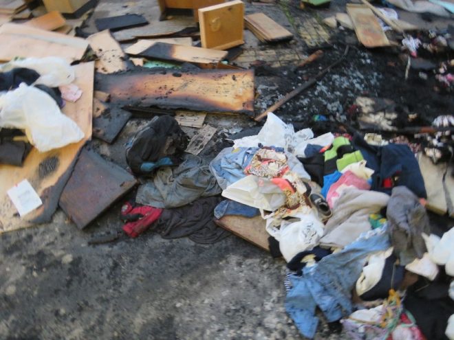Bútorokat és ruhákat gyújtottak meg gyerekek egy szegedi általános iskola udvarán