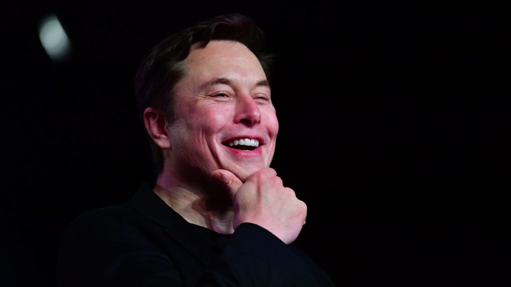 Elon Musk pályát módosítana, influenszer szeretne lenni