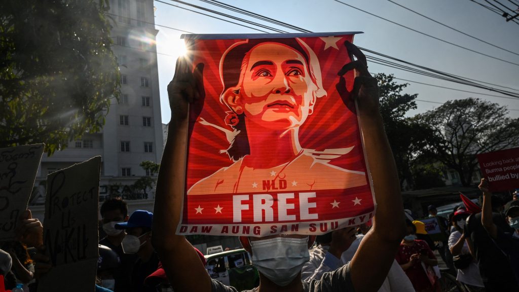 Börtönbe küldik Mianmar korábbi, Nobel-békedíjas vezetőjét