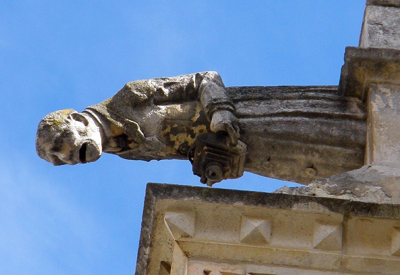 Fényképező szerzetest, illetve Alient is találunk a palenciai gótikus katedrálison