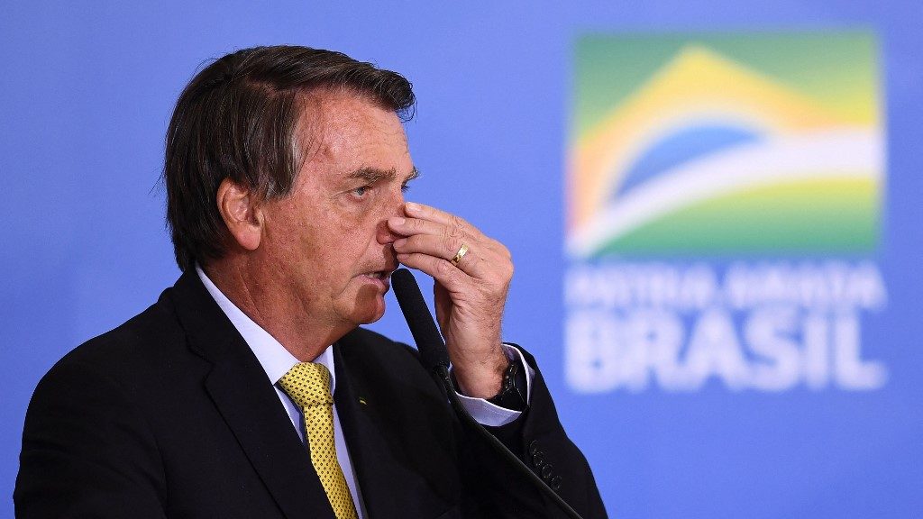 A brazil elnök szerint a koronaoltásnak köze van az AIDS-hez