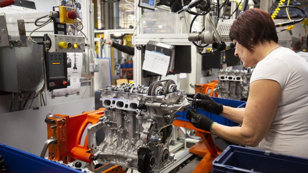 Sztrájkra készülnek a szakszervezetek a szentgotthárdi Opel-gyárban