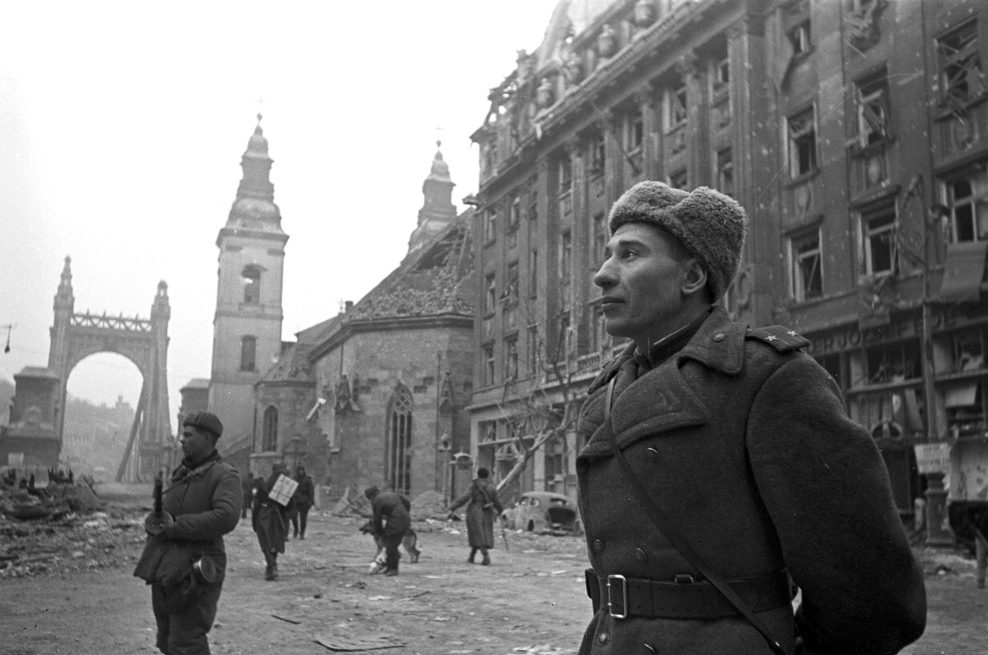 Még ma is a felszabadító szovjet hadseregnek mond köszönetet egy belvárosi emléktábla