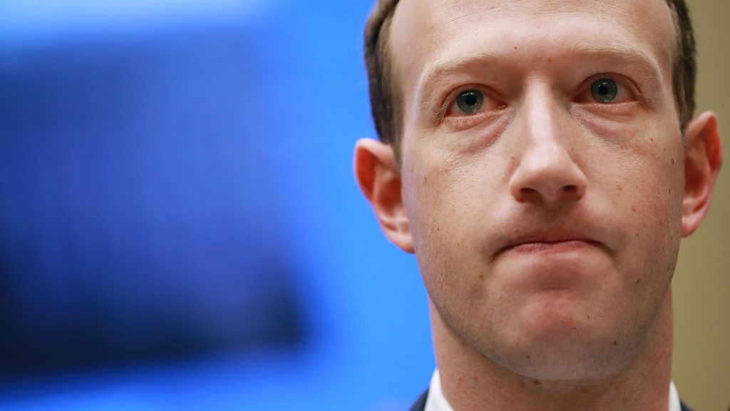 48 ezer embert értesít a Facebook, hogy kiberzsoldos cégek figyelték meg őket