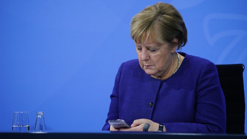 Merkel könyvet ír a karrierjéről